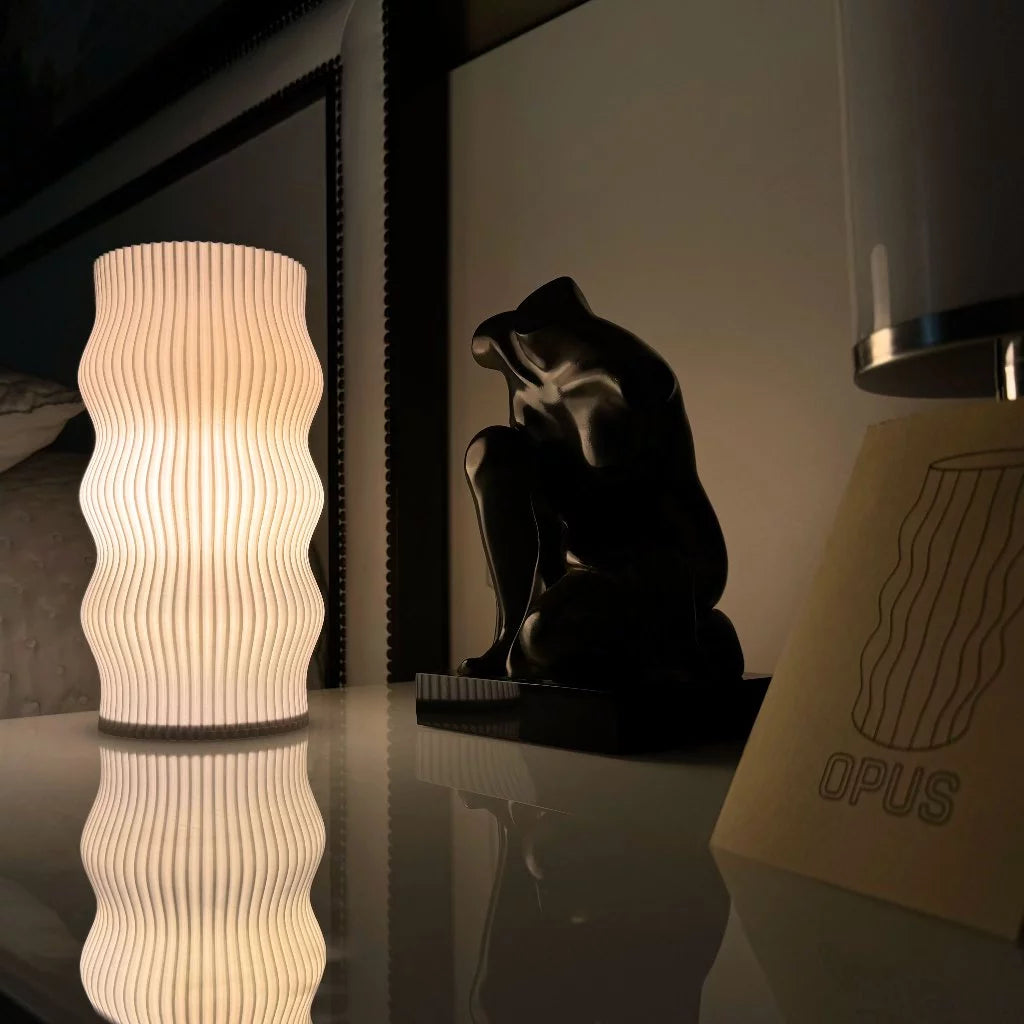 Luminária Opus de Mesa Moderna Design Ondulado